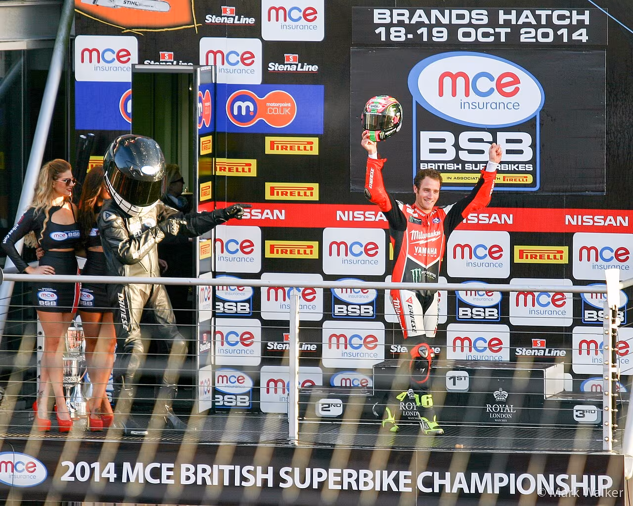 Томми Брайдуэлл на подиуме Brands Hatch в конце сезона British Superbike 2014 года