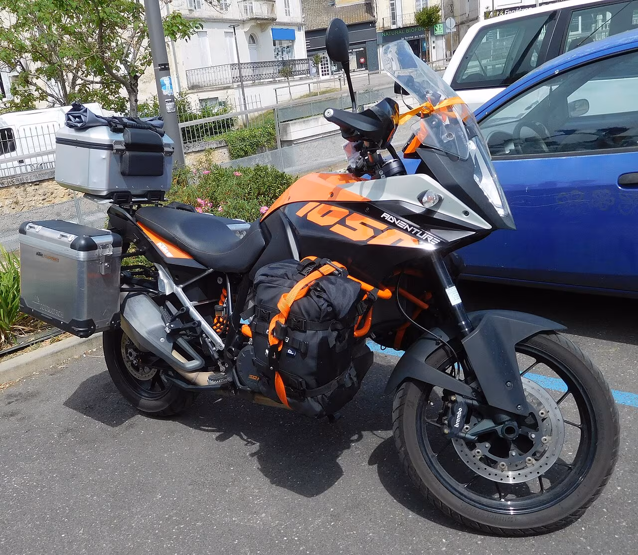 KTM 1050 Adventure с алюминиевыми кофрами Touratech.