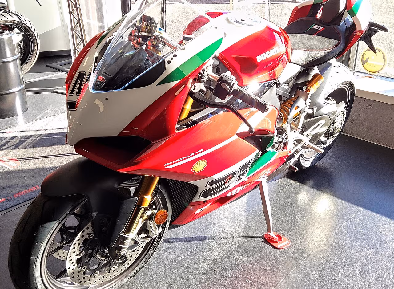Ducati Panigale V2 к 20-летию первого титула Троя Бейлисса