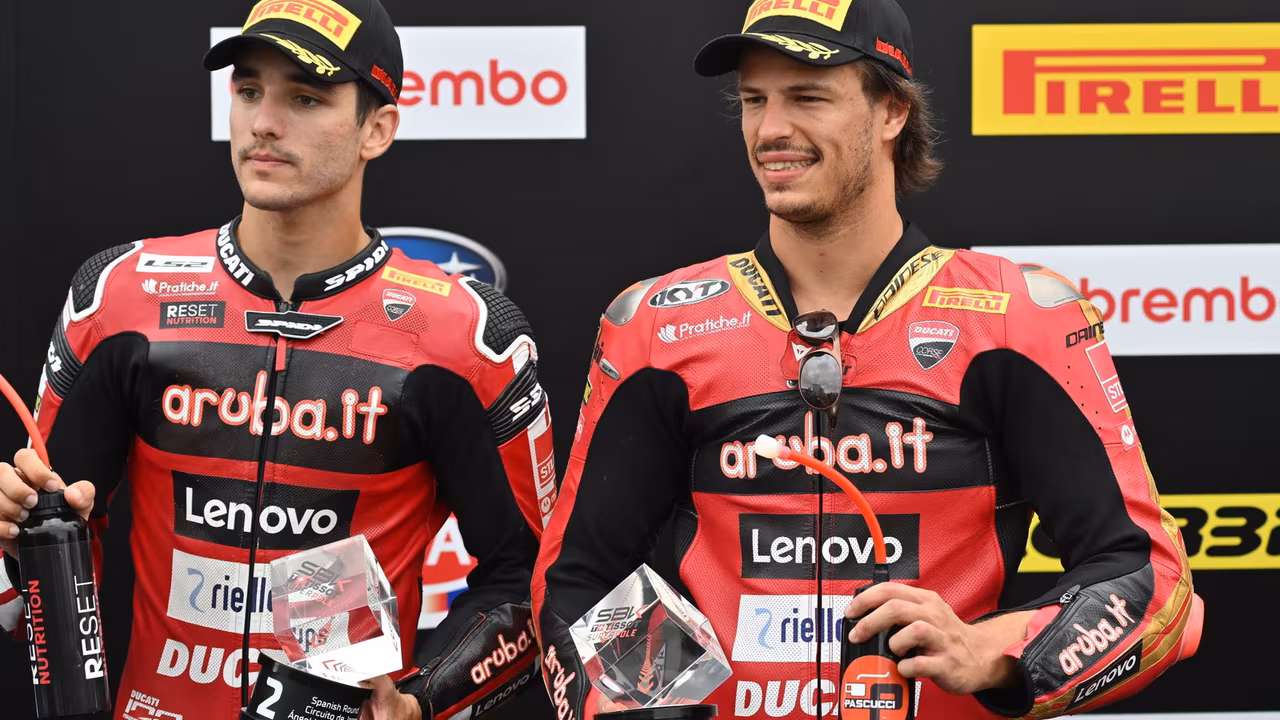 Икер Лекуона и Николо Булега на этапе WorldSBK в Хересе в 2026 году