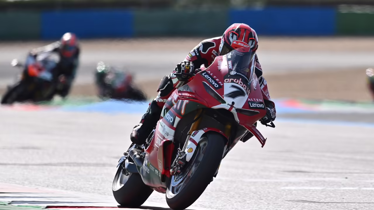 Икер Лекуона на Ducati в суперпоул-гонке французского этапа WorldSBK