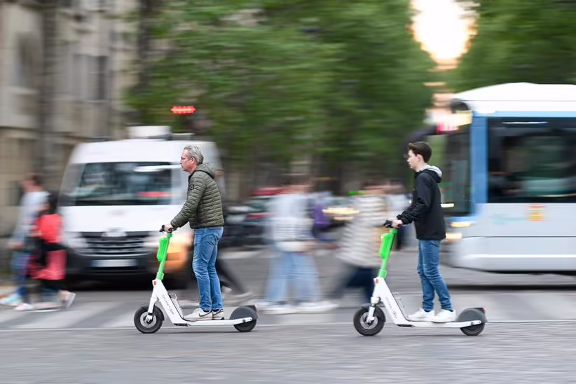 E-scooters ridden with no helmet - Image: shutterstock