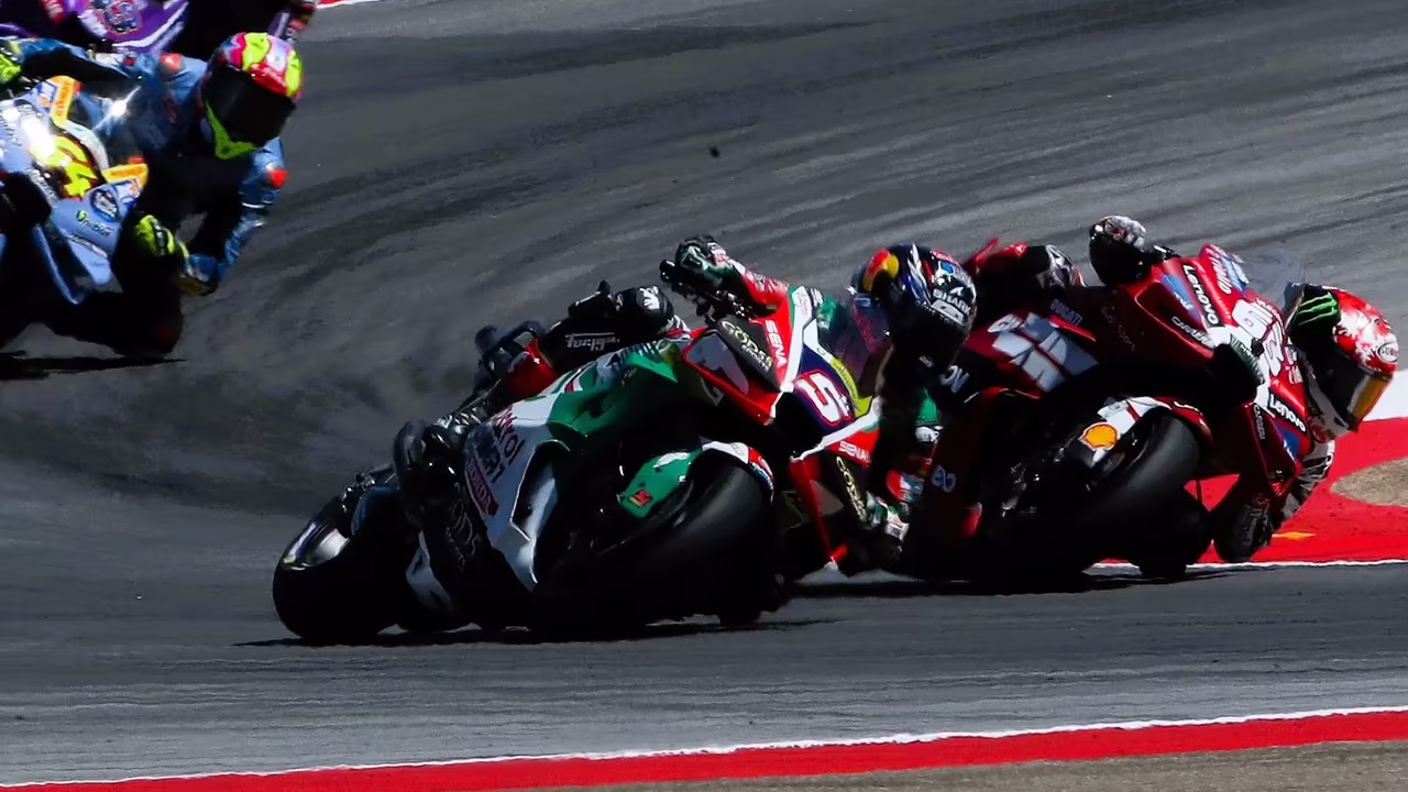 Johann Zarco battles Pecco Bagnaia, 2026 Aragon MotoGP Sprint. © Gold and Goose