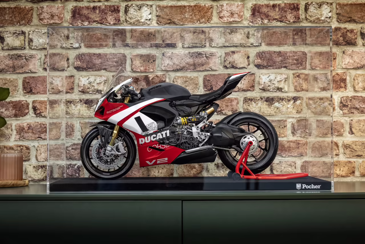 Foggy and Pocher reveal Ducati Panigale V2 Superquadro Final Edition.