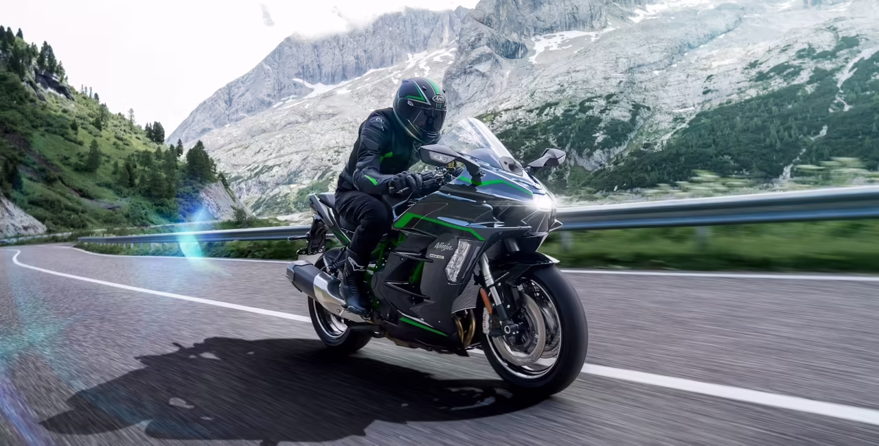 Спорттурер Kawasaki Ninja H2 SX SE 2027 модельного года в окраске HD Metallic Carbon Gray / HD Metallic Diablo Black