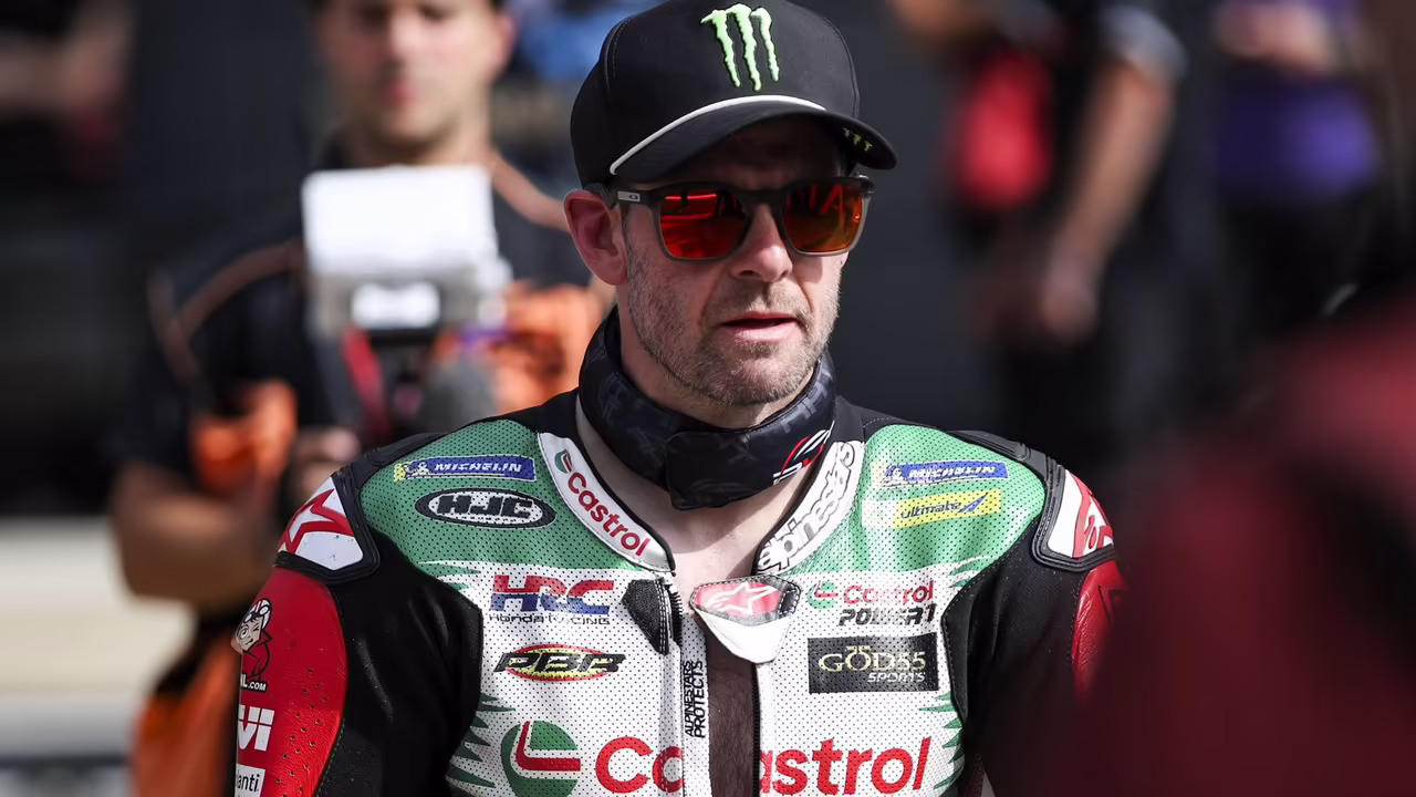 Кэл Кратчлоу на Honda LCR перед стартом спринта MotoGP в Сильверстоуне