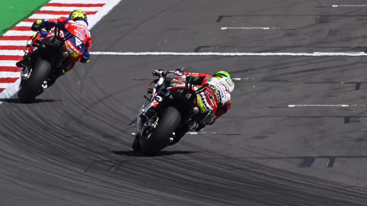 Кэл Кратчлоу на мотоцикле LCR Honda во время гоночного уикенда MotoGP