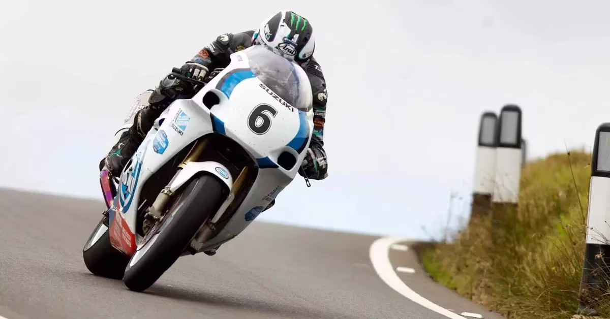 Майкл Данлоп на Suzuki GSX-R 750 в заезде Classic TT F1 на острове Мэн