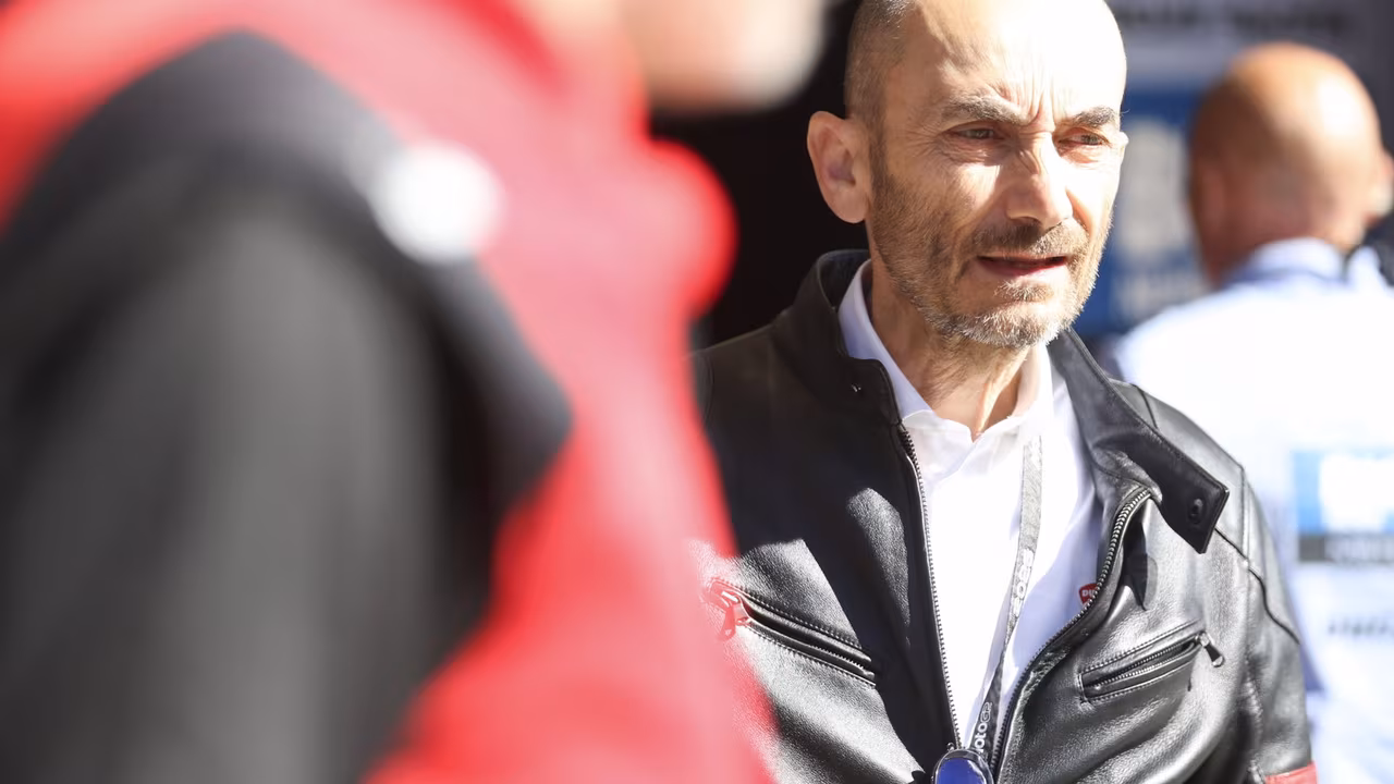Дукати и Клаудио Доменикали на подиуме WorldSBK в Кремоне