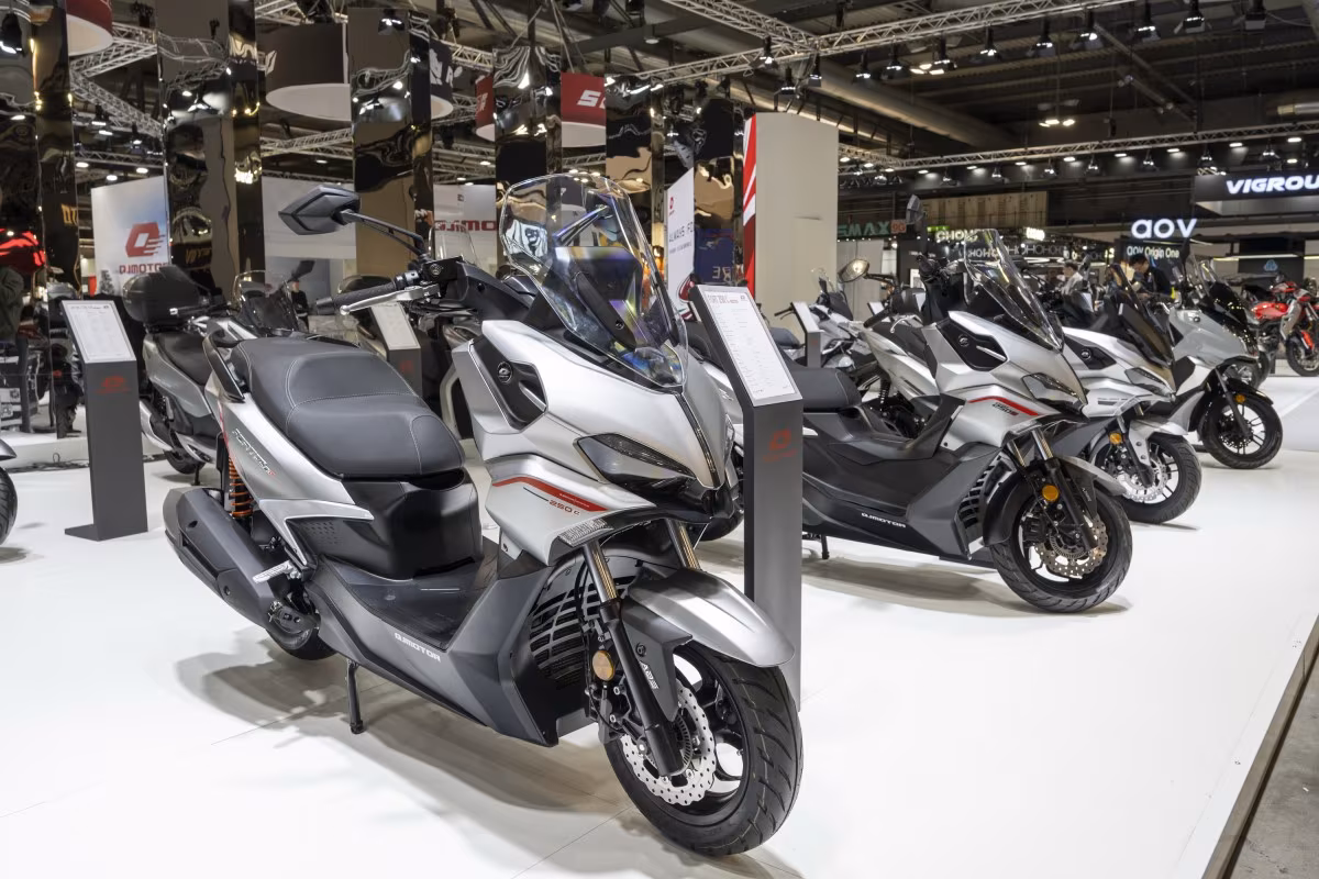 Максискутер QJ Motor Fort 600, серийную версию которого представили в Чунцине