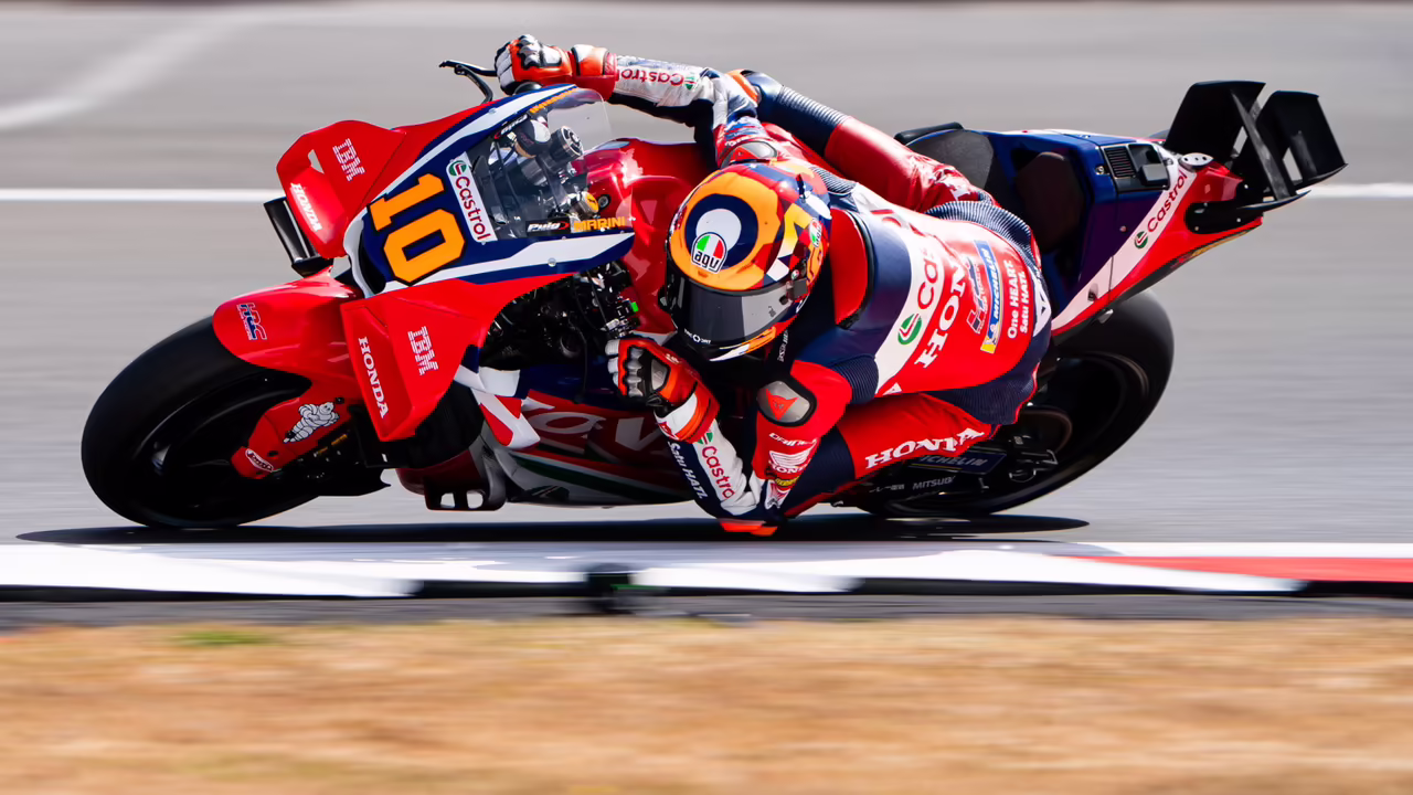 Лука Марини на Honda заводской команды HRC в гран-при Великобритании MotoGP в Сильверстоуне
