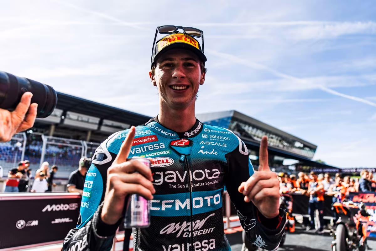 Макс Килес на мотоцикле CFMoto Aspar во время этапа Moto3