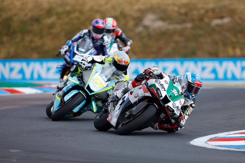 Max Cook battles Christian Iddon at Thruxton