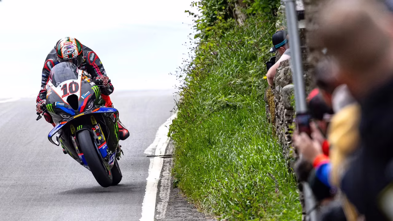 Peter Hickman racing in the Senior TT. Credit: Isle of Man TT.