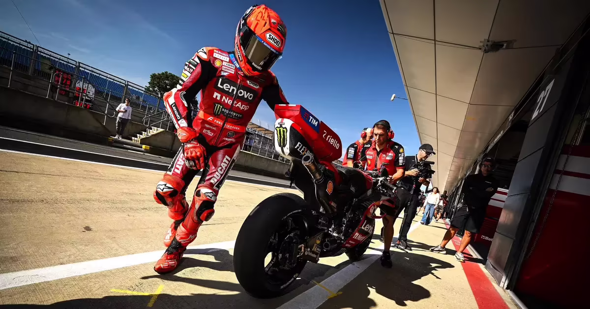 Марк Маркес на Ducati в гонке MotoGP на трассе Сильверстоун