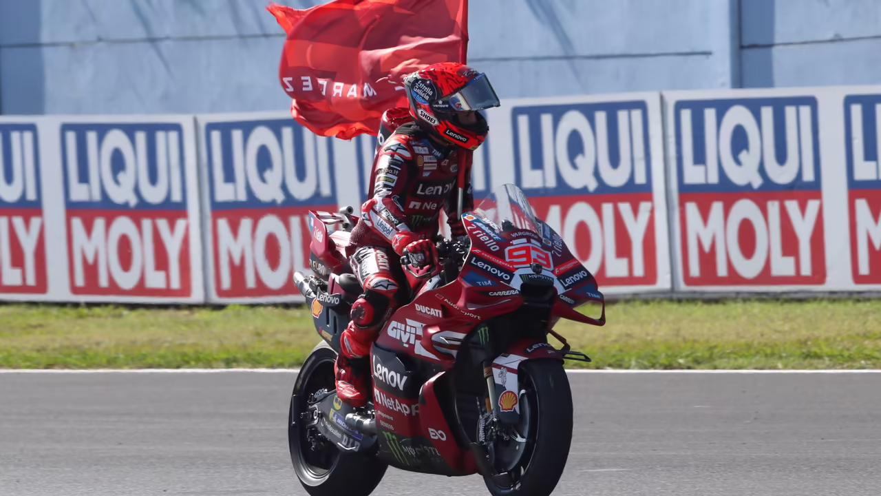 Марк Маркес на Ducati лидирует в гонке MotoGP Сан-Марино 2026