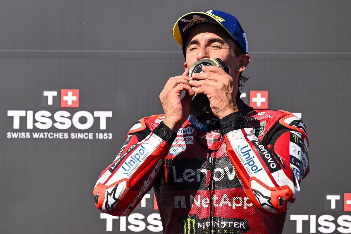 Марк Маркес лидирует в спринте MotoGP на трассе Мизано