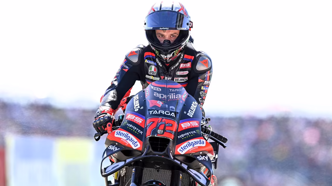 Марко Беццеки на Aprilia RS-GP26 в разминке Гран-при Арагона MotoGP 2026