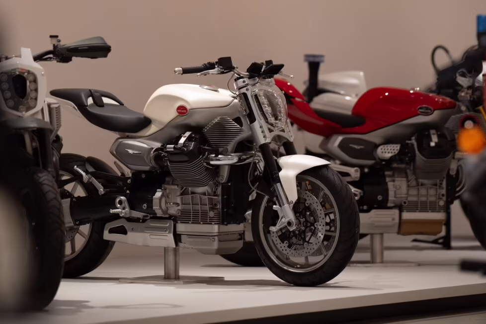 Обновлённый заводской комплекс Moto Guzzi в Манделло-дель-Ларио с музеем и общественными пространствами