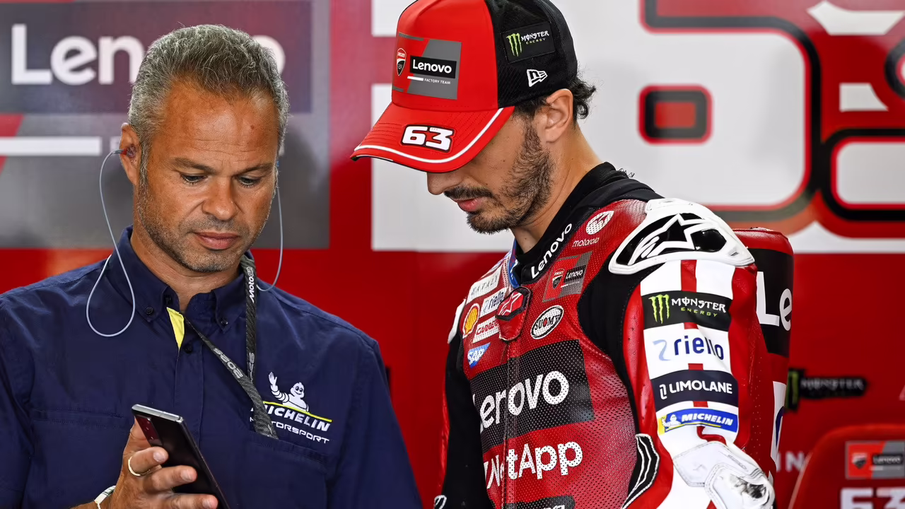 Франческо Баньяя на Ducati в спринте Гран-при Великобритании в Сильверстоуне