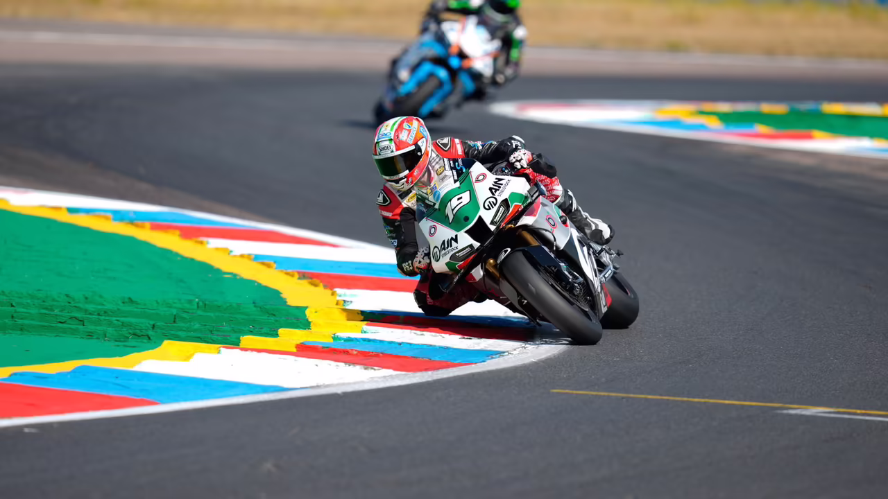 Джо Талбот на Bimota KB998 на этапе BSB в Оултон-Парке