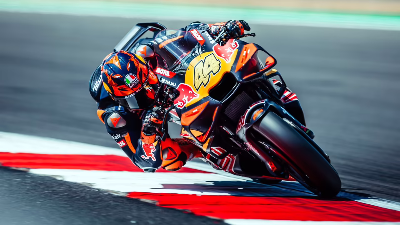 Пол Эспаргаро на мотоцикле Tech3 KTM