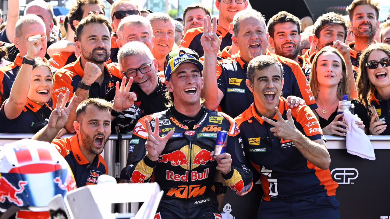 Педро Акоста на KTM RC16 во время гоночного уикенда MotoGP