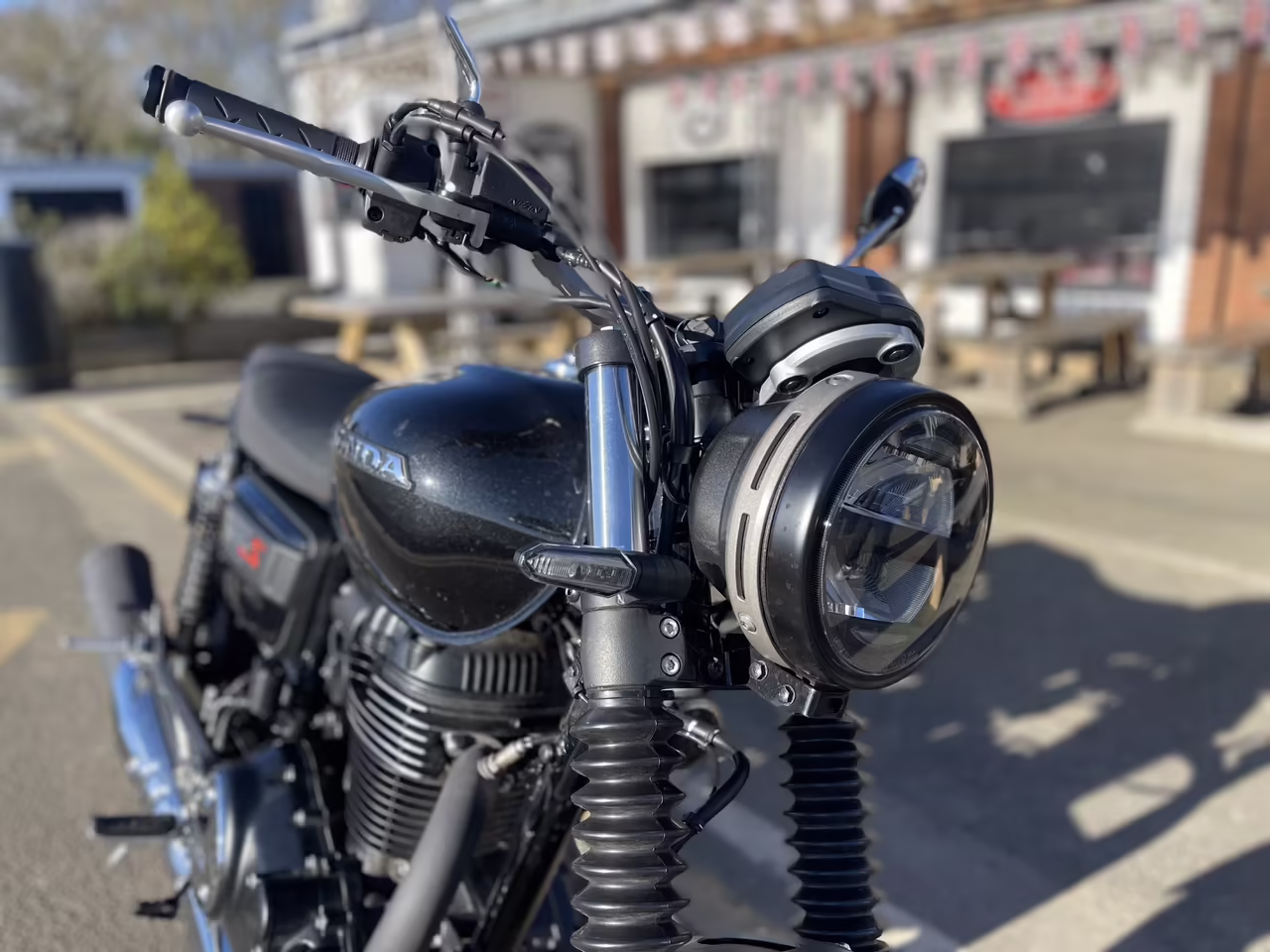 Front look at the Honda GB350S.