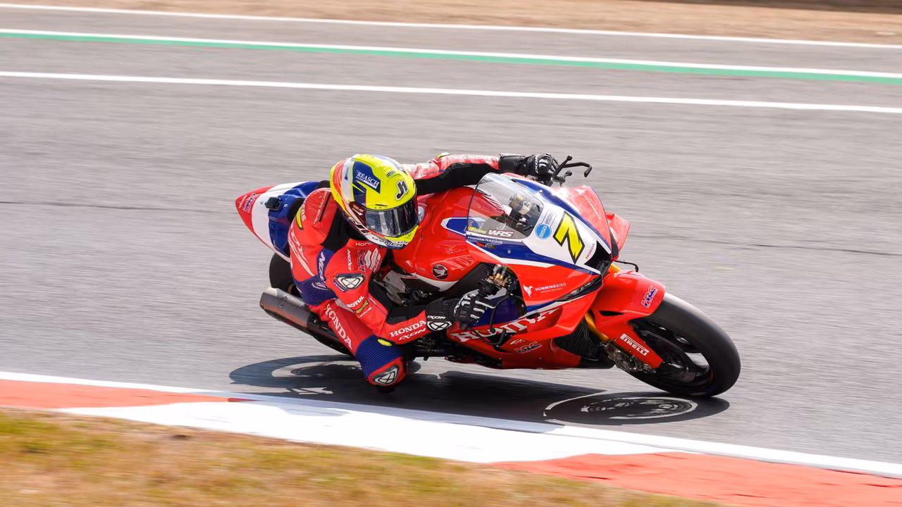 Райан Викерс на Honda выиграл гонку British Superbike на Brands Hatch