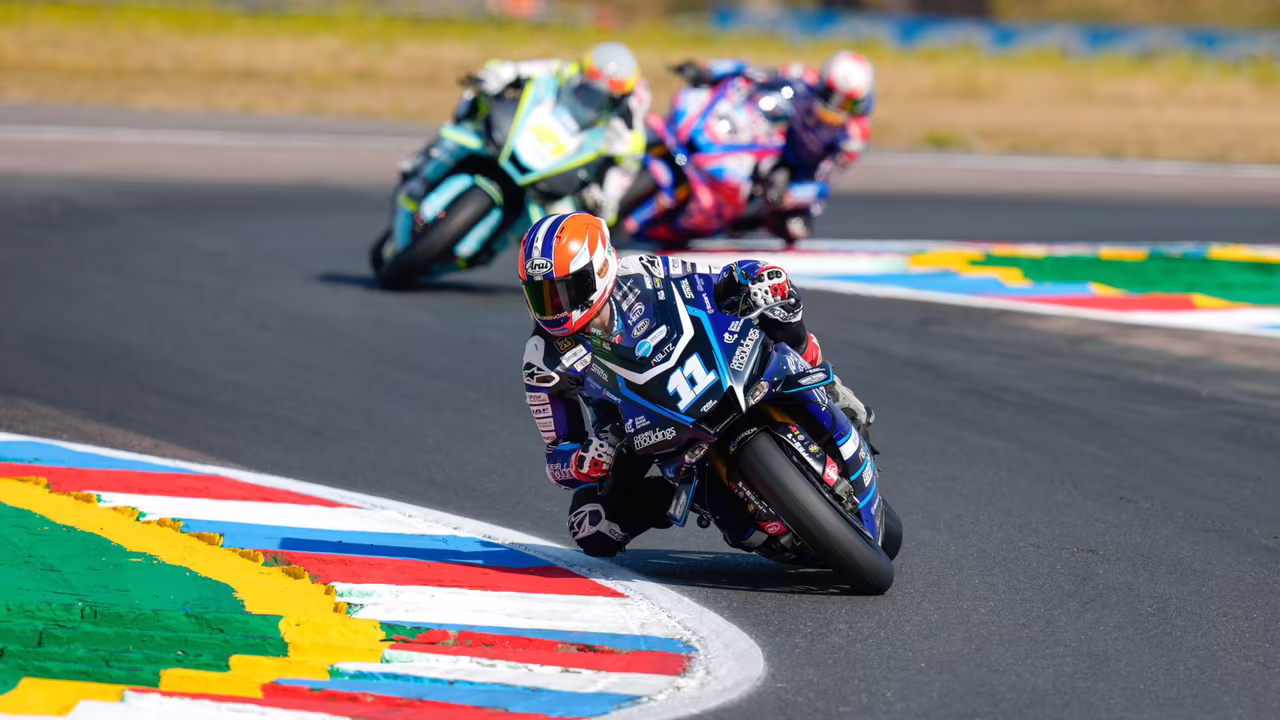 Рори Скиннер на Yamaha R1 в Трукстоне