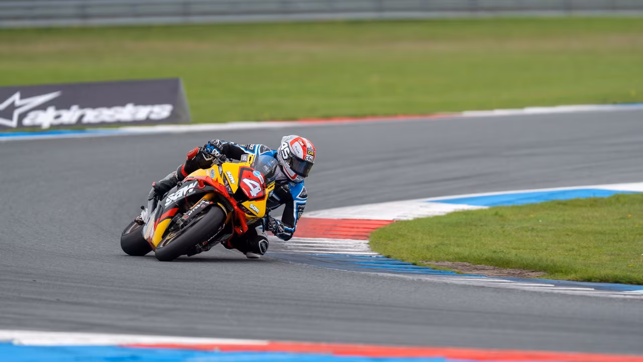 Скотт Суонн выступает за TAG Racing Honda на этапе BSB в Ассене