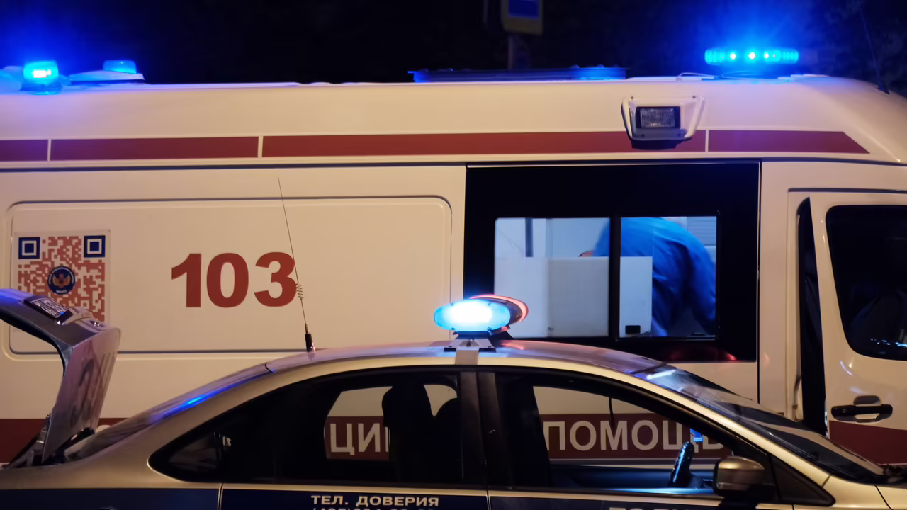 Автомобили полиции и скорой медицинской помощи - РИА Новости, 1920, 25.08.2026