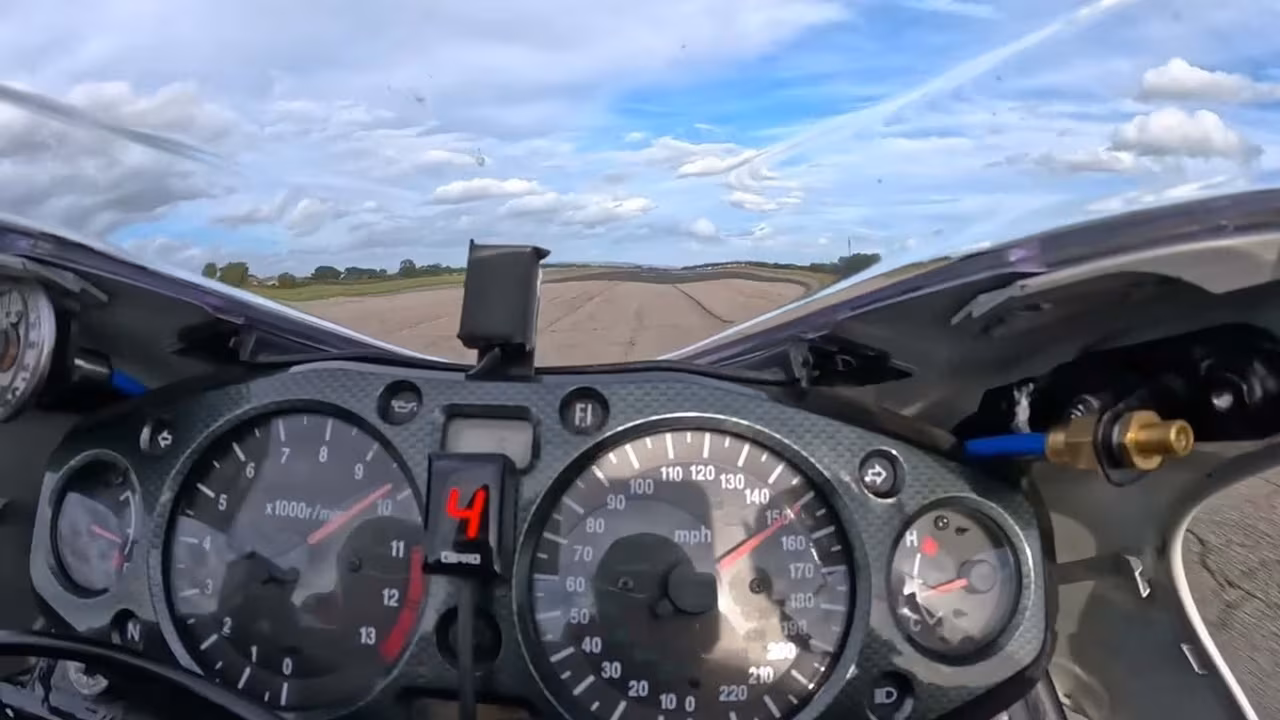 Турбированная Suzuki Hayabusa Талана Скилс-Пиггинса на скоростном заезде