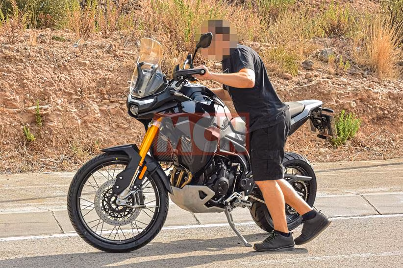 Triumph Tiger 900 spy shot