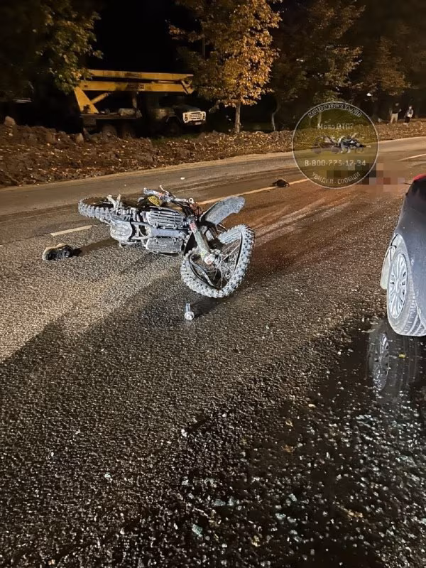 Питбайк после столкновения с автомобилем в Хотькове