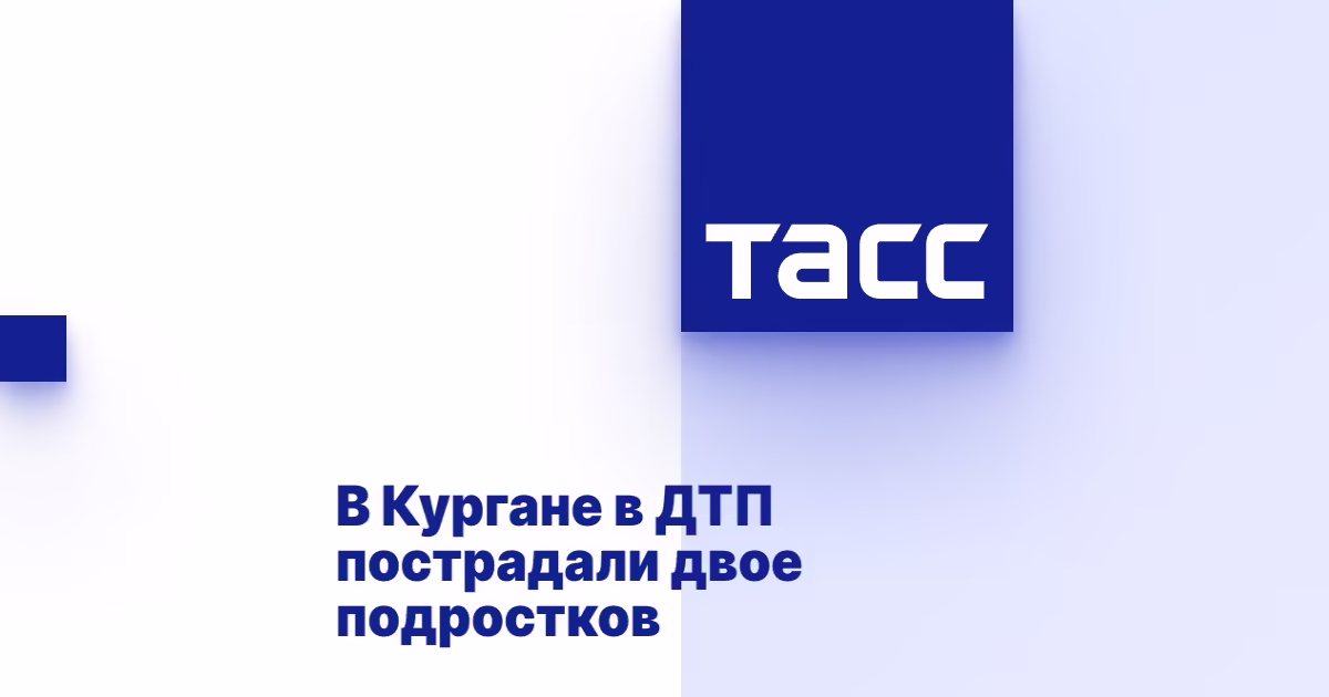Сотрудник ДПС на месте ДТП с мотоциклом в Кургане