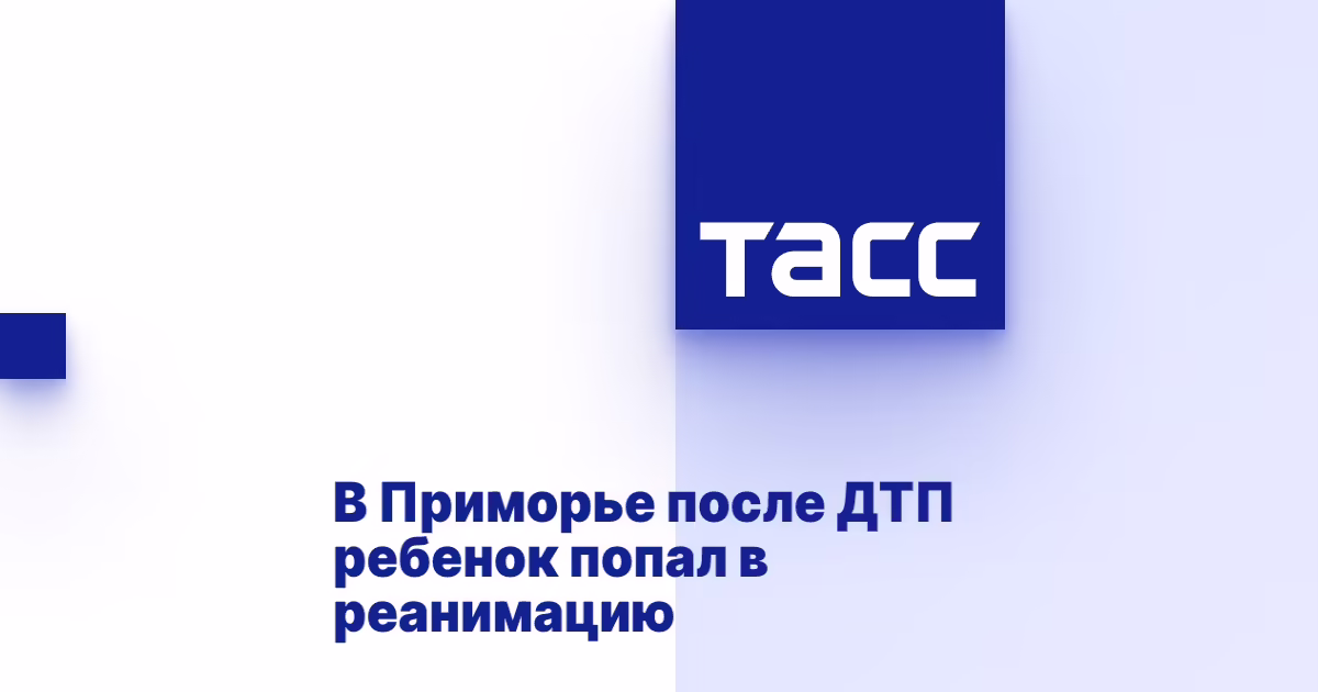 Автомобиль скорой помощи у входа в приёмное отделение больницы
