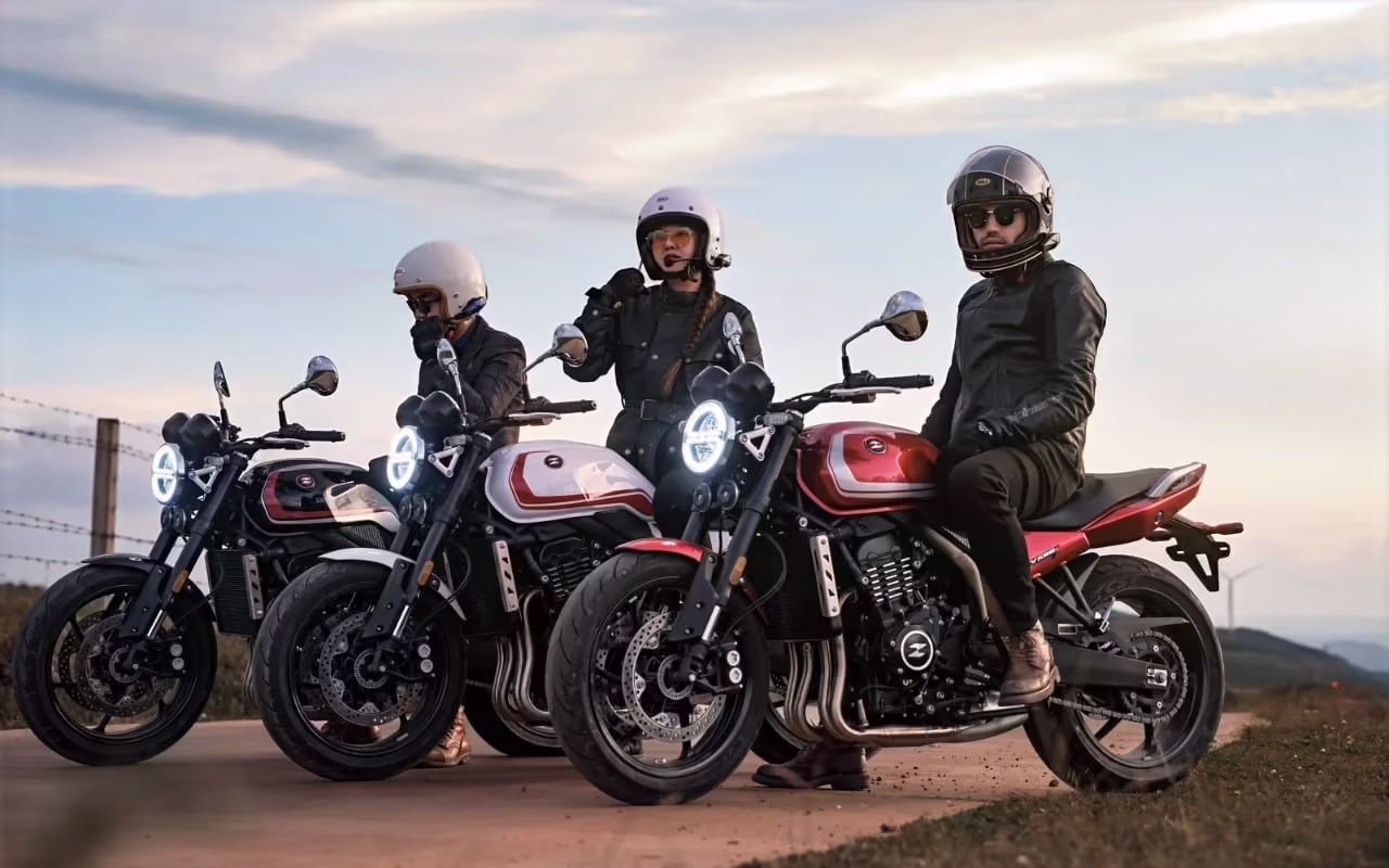 Флагманский спортбайк ZXMOTO 820RR на презентации бренда