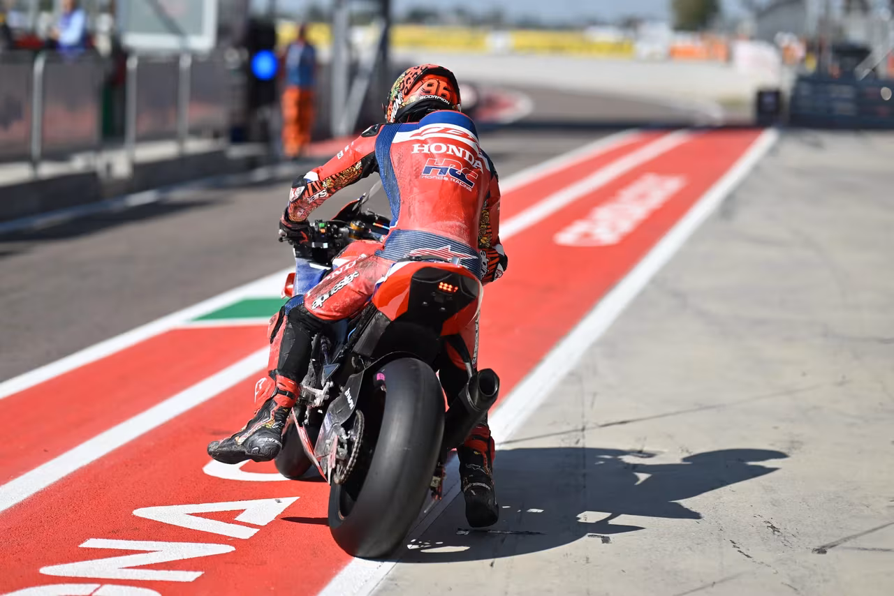 Jake Dixon, 2026 Italian WorldSBK, leaving pit box. Credit: Gold and Goose. © Gold & Goose
