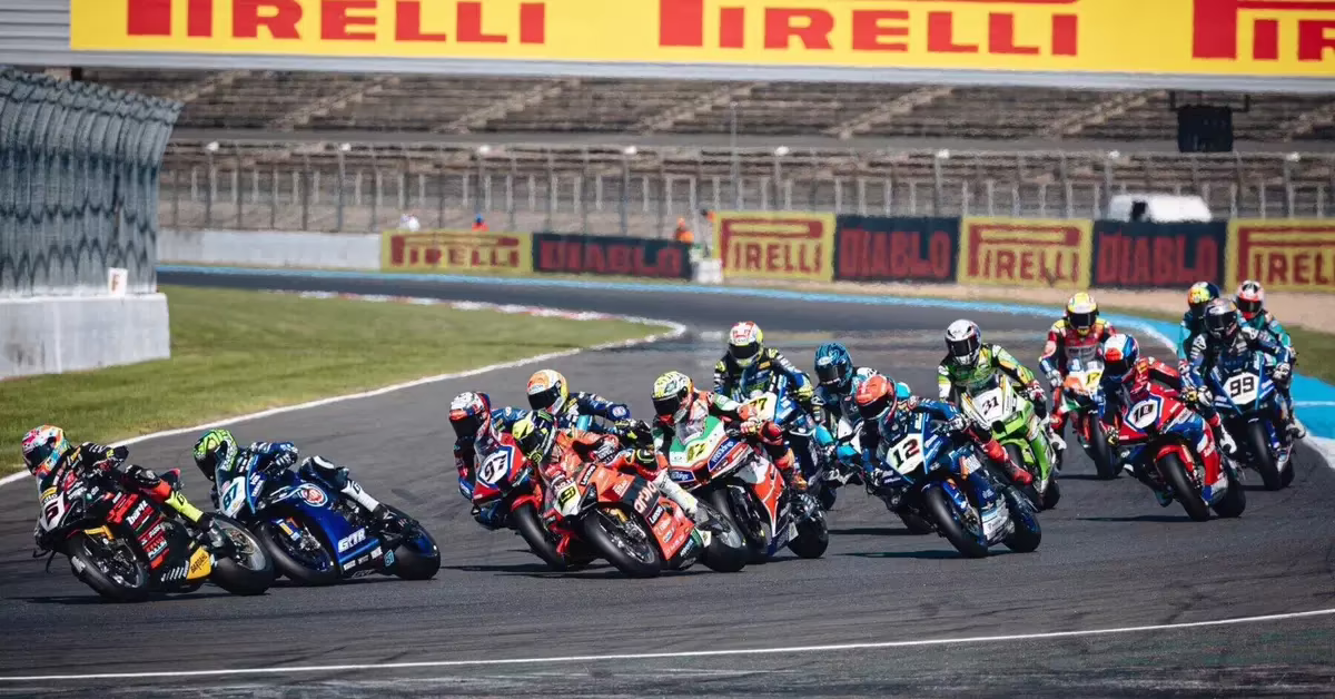 Гонка WorldSBK на трассе Маньи-Кур во Франции