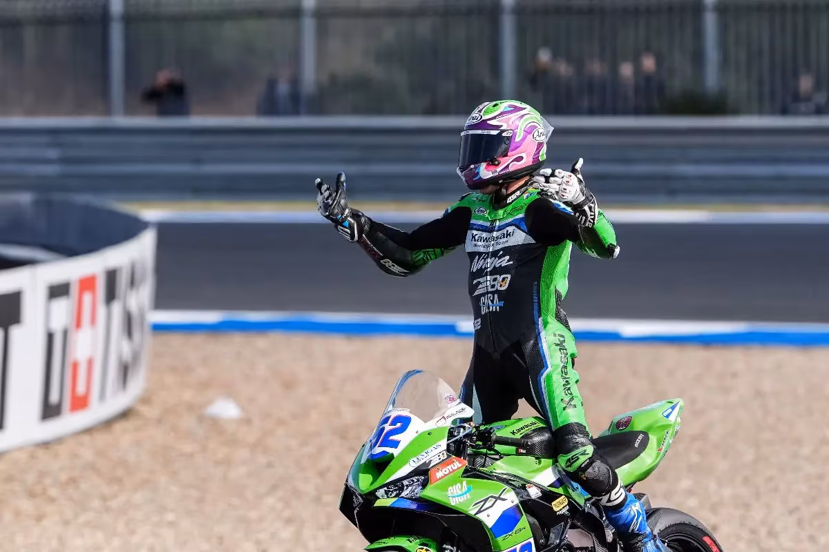 Хереми Алькоба на Kawasaki WorldSSP Team лидирует в спринтерской гонке в Эшториле