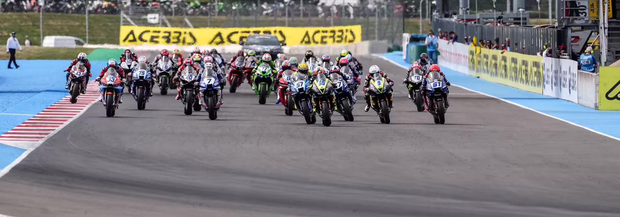 Яри Монтелла на Ducati Panigale V2 лидирует во второй гонке WorldSSP в Маньи-Куре