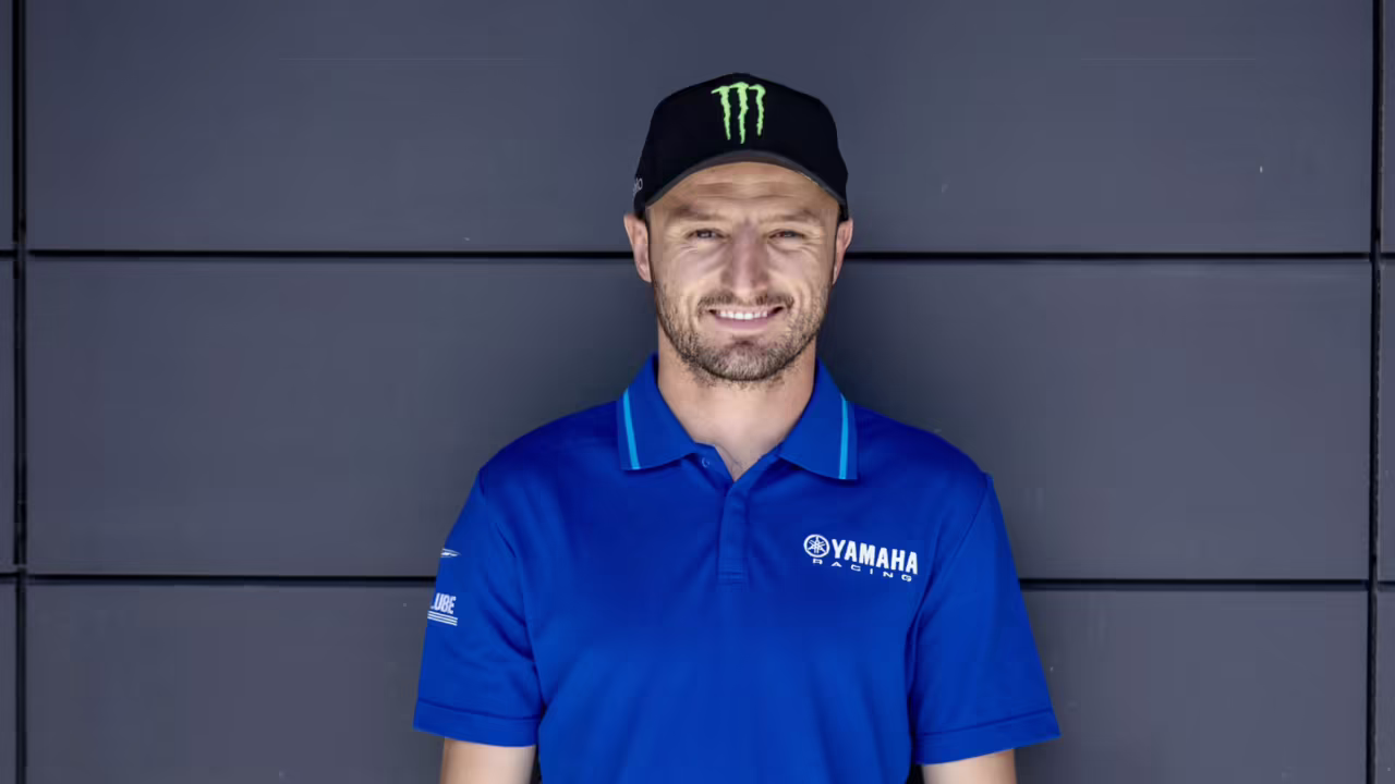Джек Миллер на мотоцикле Yamaha R1 команды Pata Maxus Yamaha