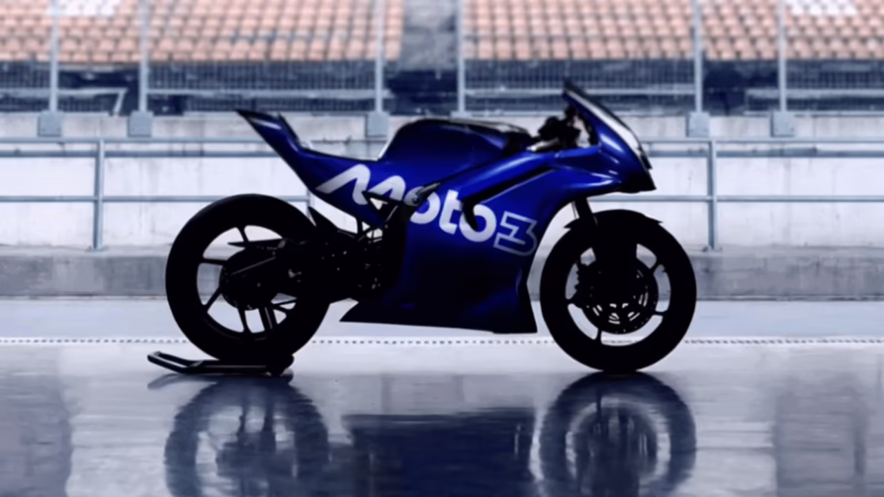 Гонщики Moto3 в борьбе на трассе во время сезона 2026 года