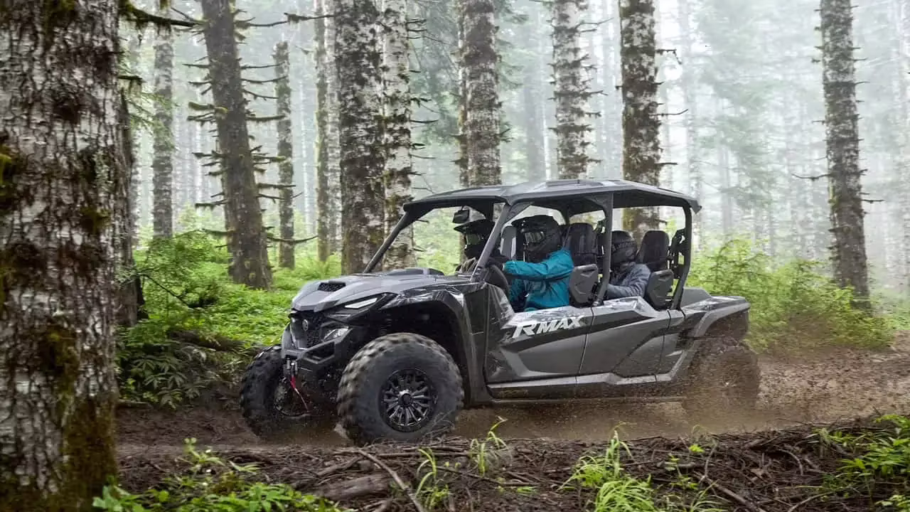 Внедорожная техника Yamaha на лесной трассе