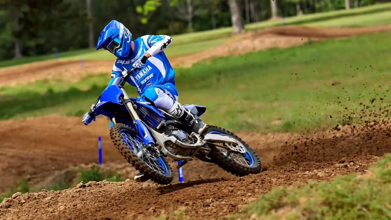 Внедорожная техника Yamaha на лесной трассе