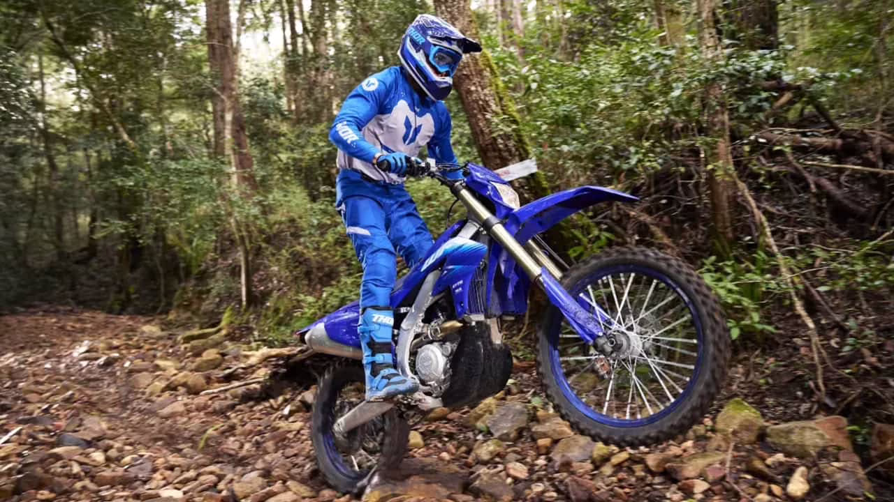Эндуро Yamaha WR450F 2027 на бездорожье