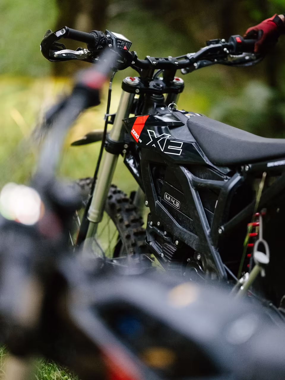 Чёрный заводской обвес Zero Motorcycles для электрических моделей XE и XB