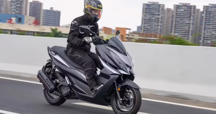 Nuovo Zontes 125V: pesa solo 108 kg e ha 15 CV