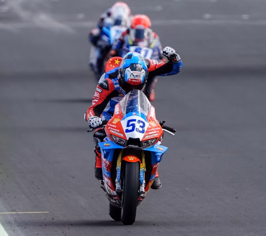 Валентин Дебис на ZXMoto одерживает очередную победу в чемпионате мира World Supersport